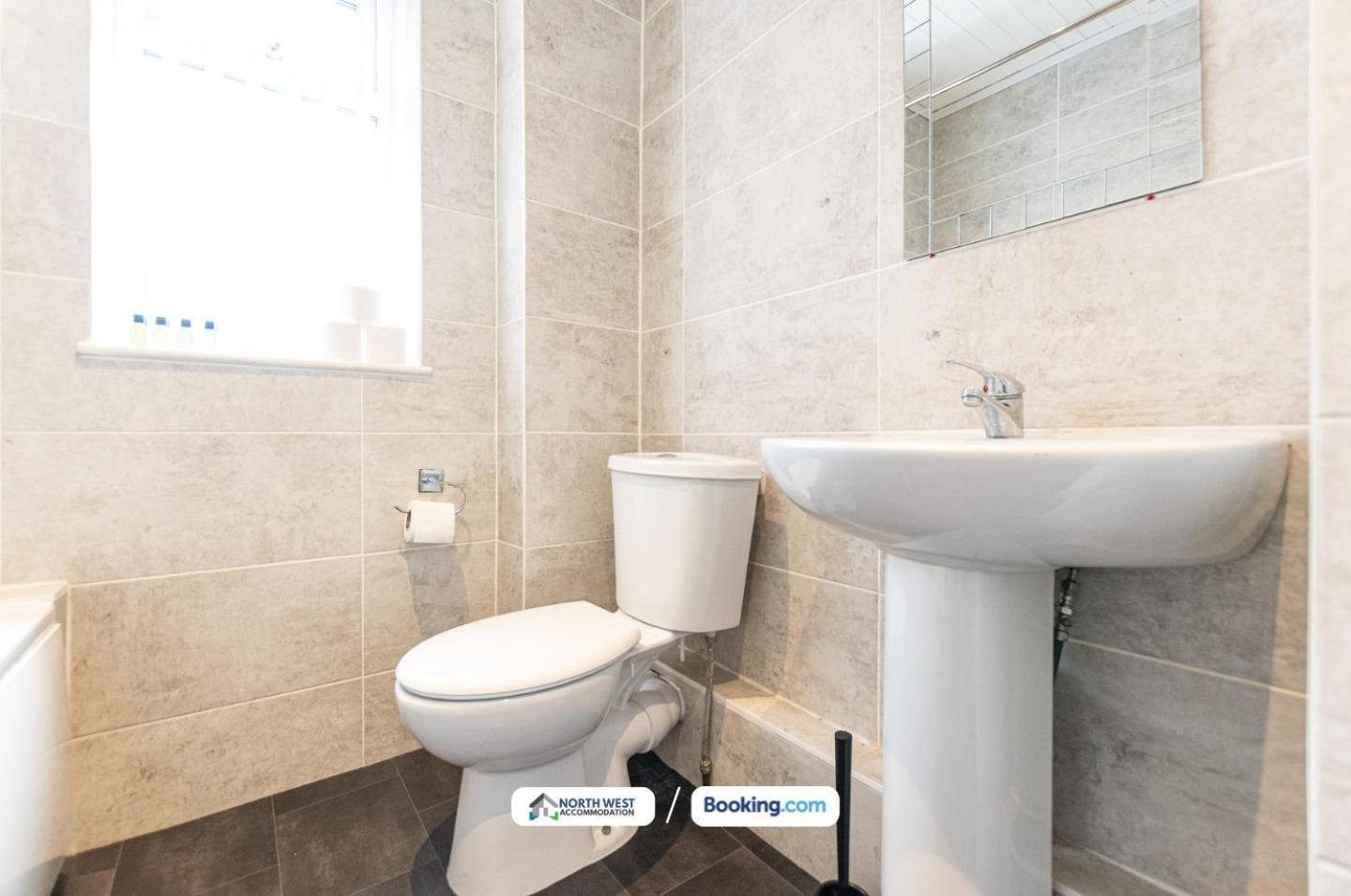 Manchester Work Stays 2Br Home With Parking & Wifi Exterior foto
